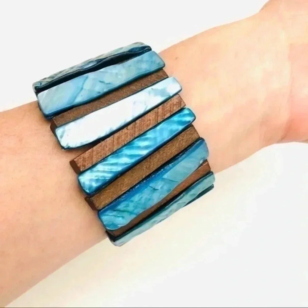 Fashion bracelet-blueish and wooden combo